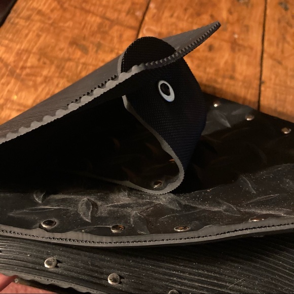 Recycled Tire Crossbody - Picture 7 of 8